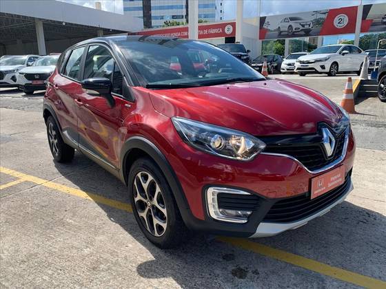 RENAULT CAPTUR 1.6 16V SCE FLEX BOSE X-TRONIC RENAULT CAPTUR 1.6 16V SCE FLEX BOSE X-TRONIC